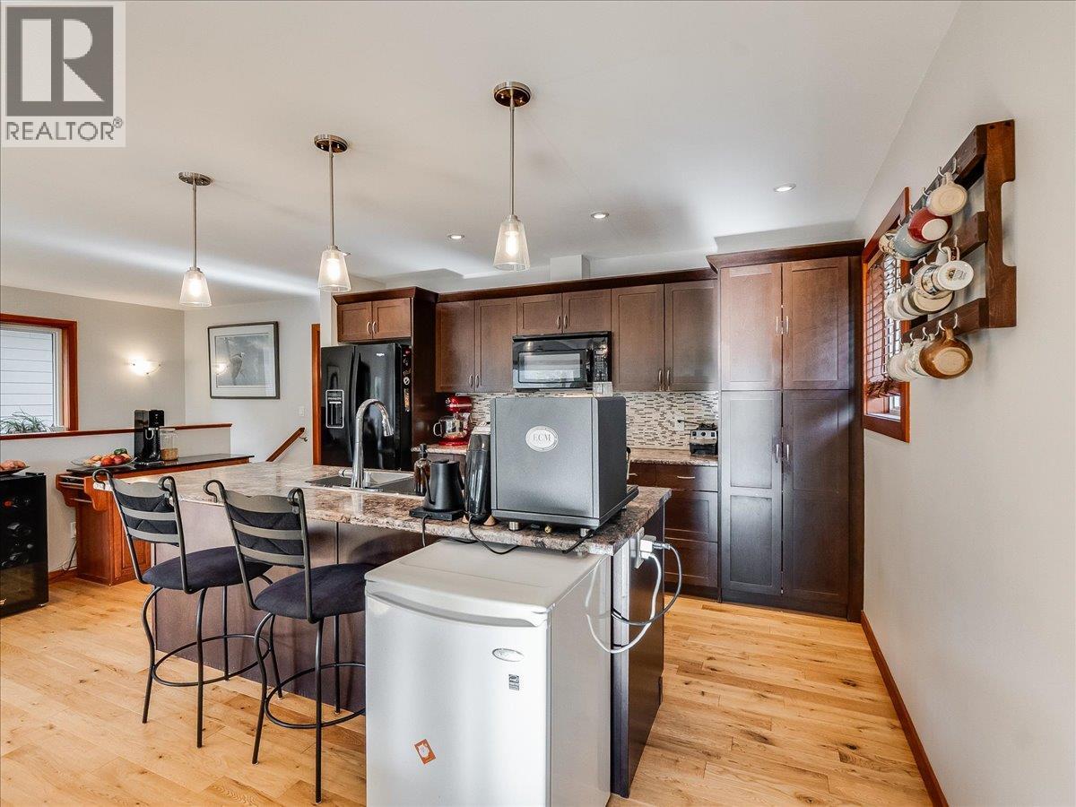800a Redstone Drive, Rossland, British Columbia  V0G 1Y0 - Photo 15 - 10400629