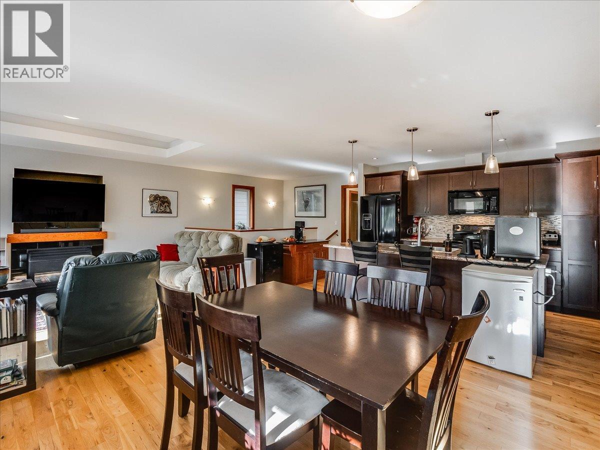 800a Redstone Drive, Rossland, British Columbia  V0G 1Y0 - Photo 17 - 10400629
