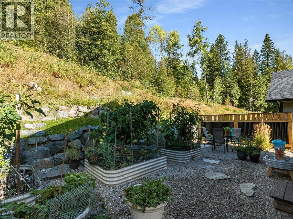 800a Redstone Drive, Rossland, British Columbia  V0G 1Y0 - Photo 31 - 10400629