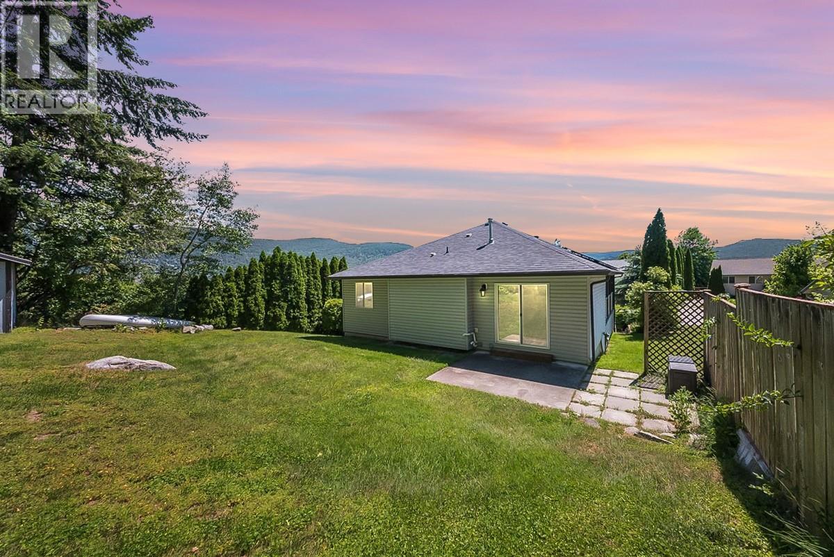 1479 37th Street, Castlegar, British Columbia  V1N 4J5 - Photo 3 - 10399764