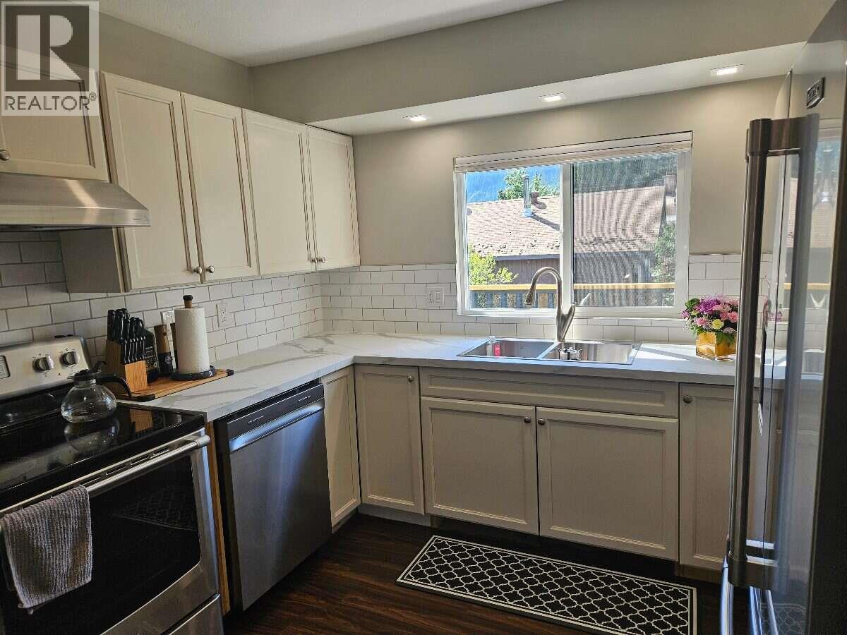 606 Gillis Avenue, Sicamous, British Columbia  V0E 2V1 - Photo 12 - 10400693