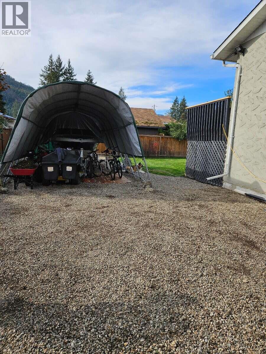 606 Gillis Avenue, Sicamous, British Columbia  V0E 2V1 - Photo 42 - 10400693