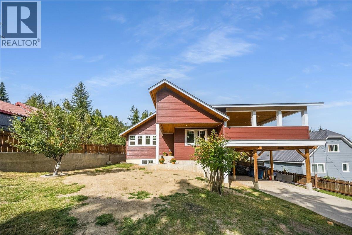 2460 Fourth Avenue, Rossland, British Columbia  V0G 1Y0 - Photo 1 - 10400638