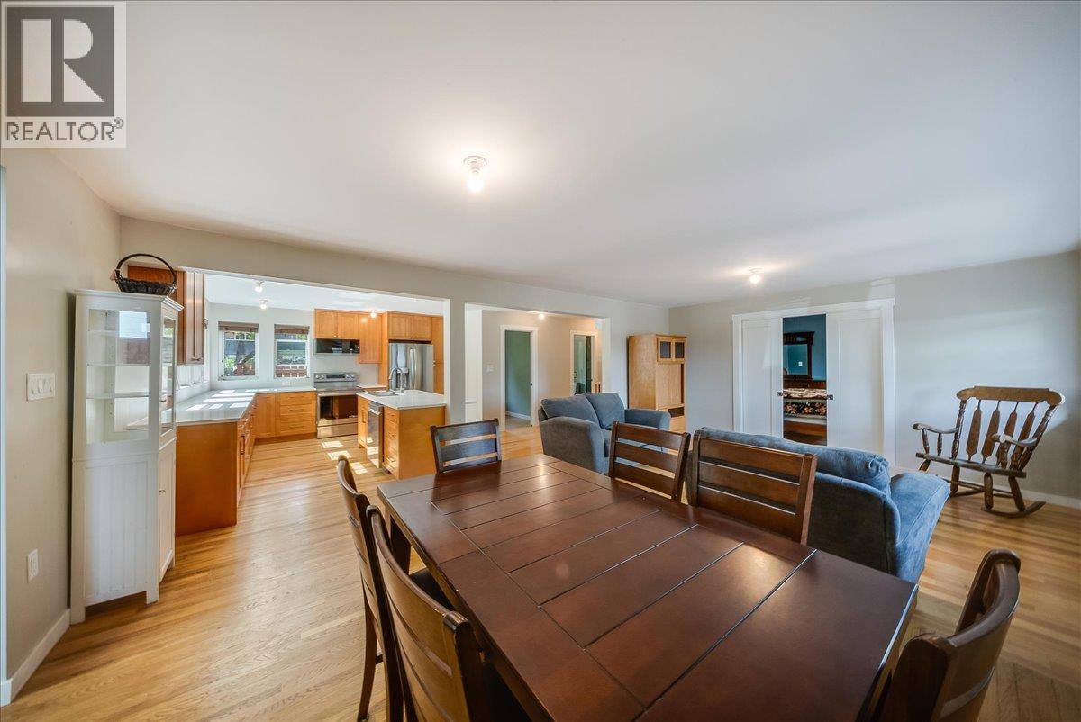 2460 Fourth Avenue, Rossland, British Columbia  V0G 1Y0 - Photo 12 - 10400638