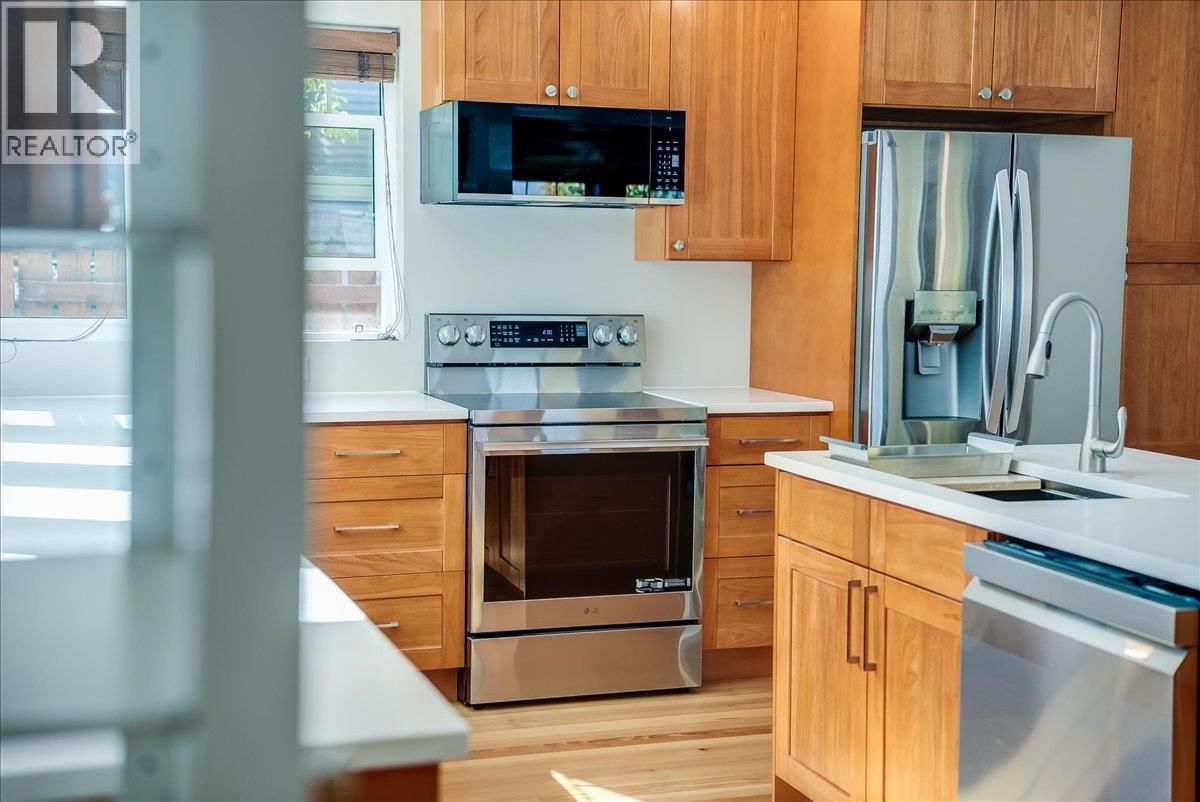 2460 Fourth Avenue, Rossland, British Columbia  V0G 1Y0 - Photo 14 - 10400638