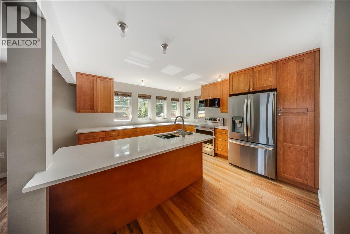2460 Fourth Avenue, Rossland, British Columbia  V0G 1Y0 - Photo 17 - 10400638