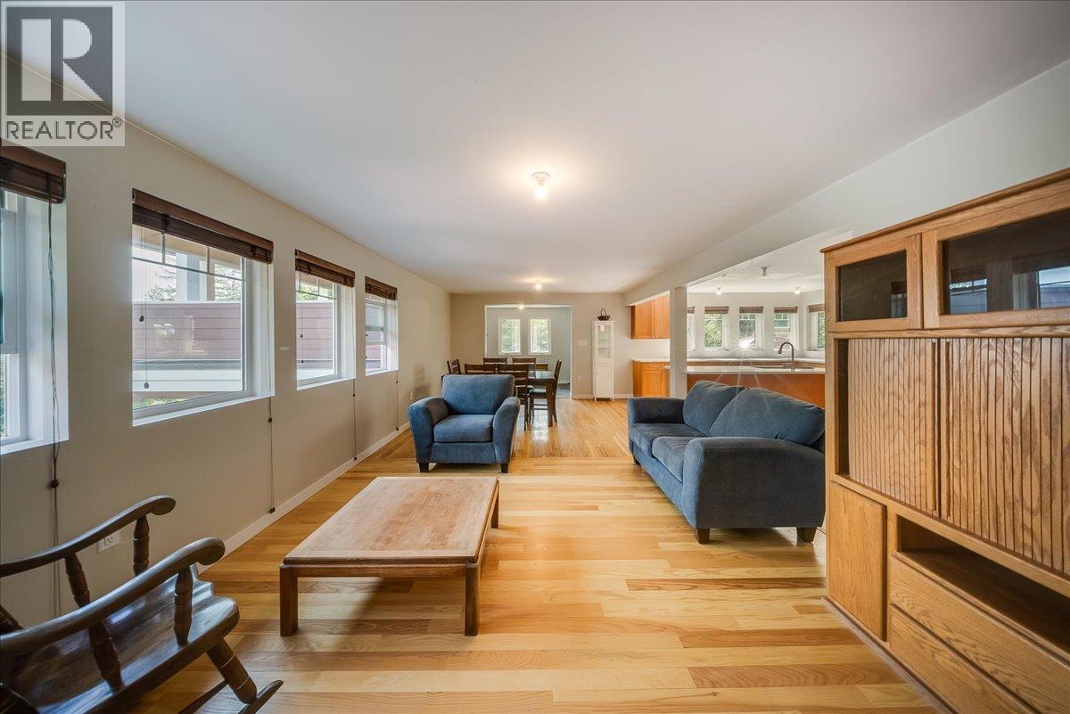 2460 Fourth Avenue, Rossland, British Columbia  V0G 1Y0 - Photo 19 - 10400638
