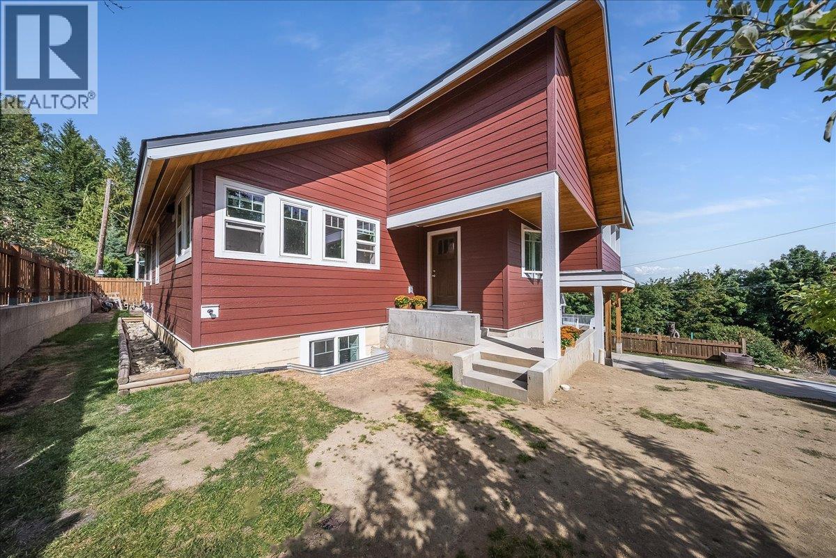2460 Fourth Avenue, Rossland, British Columbia  V0G 1Y0 - Photo 2 - 10400638