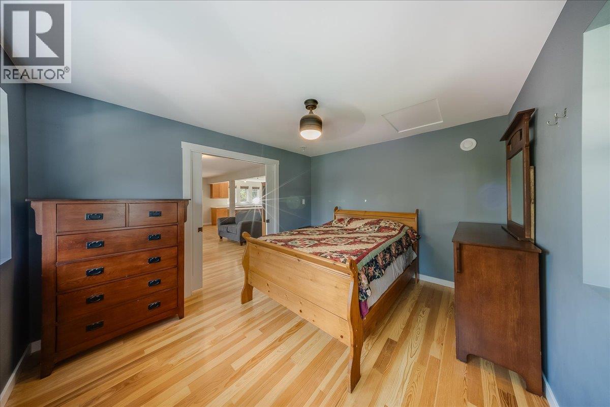 2460 Fourth Avenue, Rossland, British Columbia  V0G 1Y0 - Photo 20 - 10400638