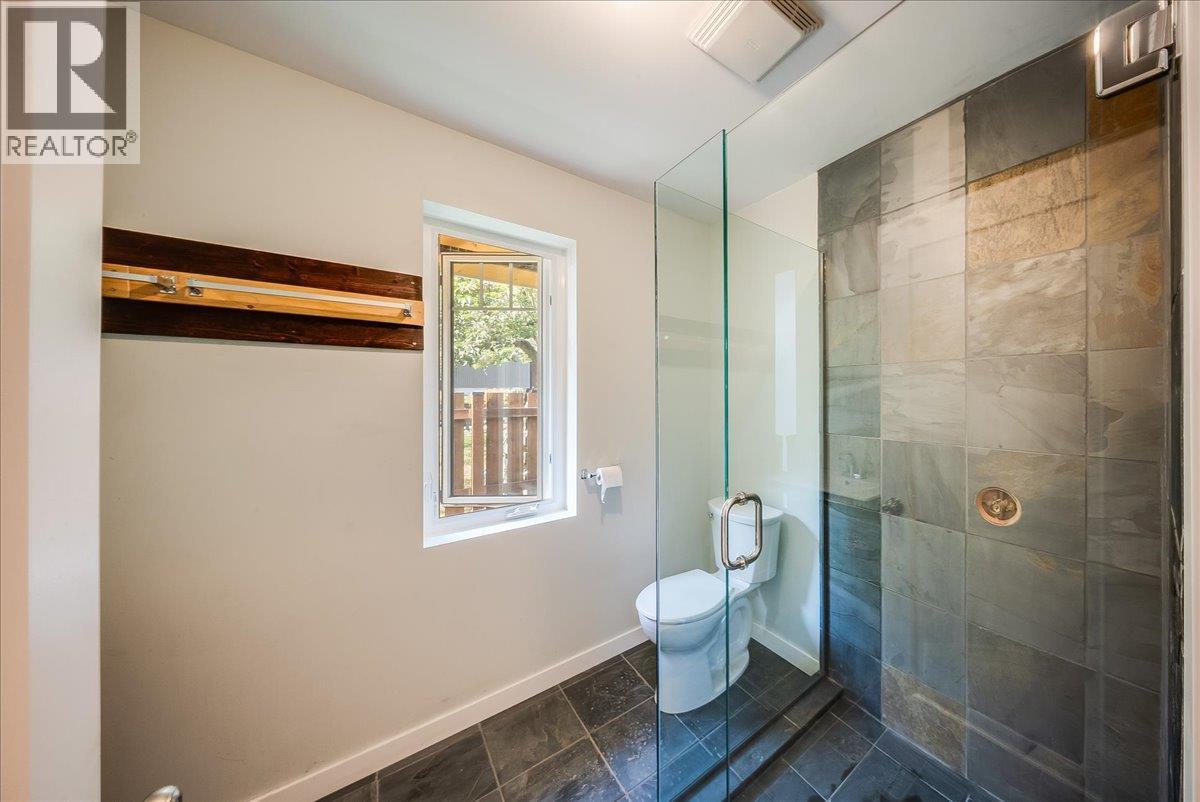 2460 Fourth Avenue, Rossland, British Columbia  V0G 1Y0 - Photo 23 - 10400638