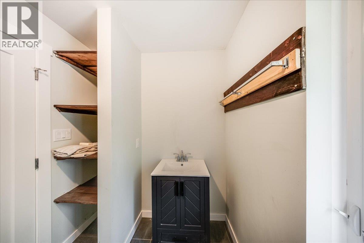 2460 Fourth Avenue, Rossland, British Columbia  V0G 1Y0 - Photo 24 - 10400638