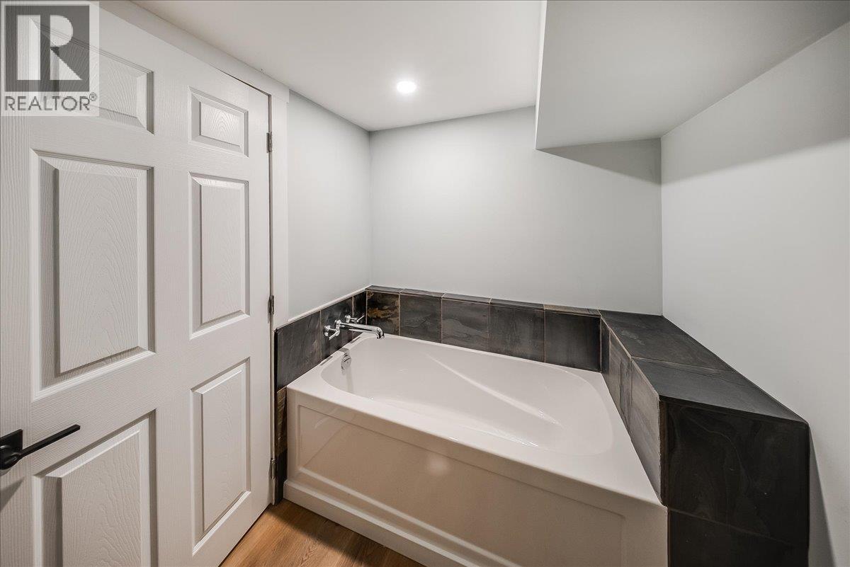 2460 Fourth Avenue, Rossland, British Columbia  V0G 1Y0 - Photo 35 - 10400638