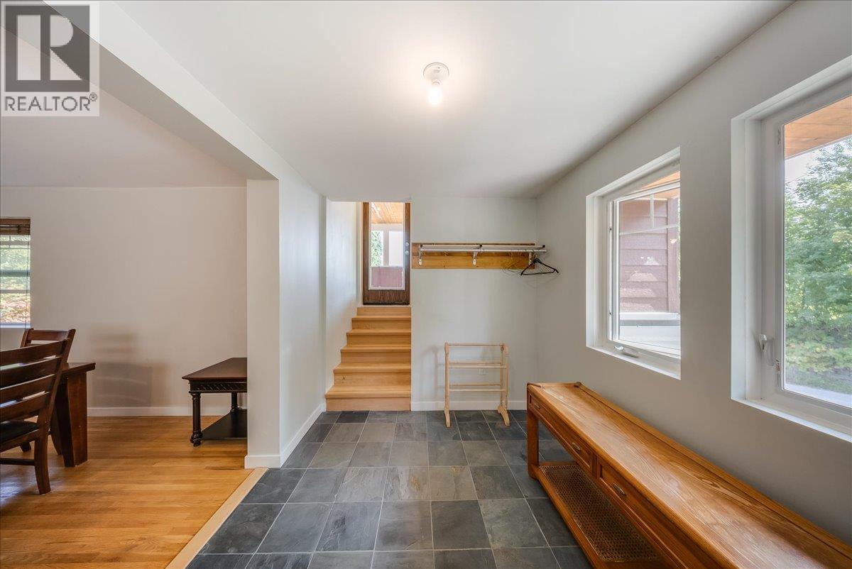 2460 Fourth Avenue, Rossland, British Columbia  V0G 1Y0 - Photo 5 - 10400638