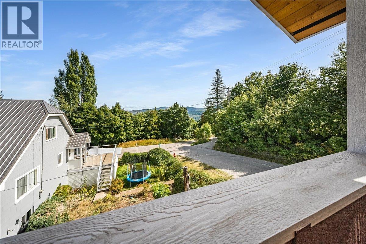 2460 Fourth Avenue, Rossland, British Columbia  V0G 1Y0 - Photo 8 - 10400638