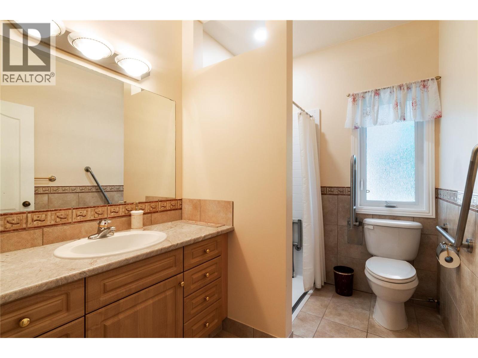 3801 65 Street Nw, Salmon Arm, British Columbia  V1E 3A8 - Photo 38 - 10400644