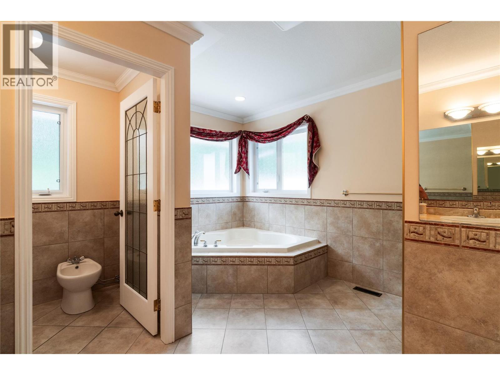 3801 65 Street Nw, Salmon Arm, British Columbia  V1E 3A8 - Photo 72 - 10400644