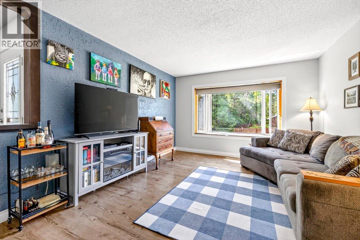 4 Ridgemont Avenue, Fernie, British Columbia  V0B 1M2 - Photo 25 - 10400662