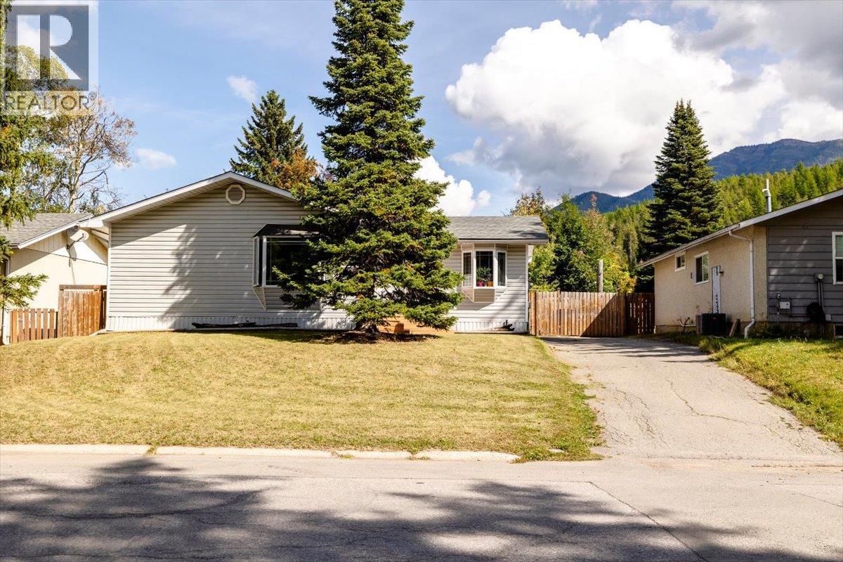 4 Ridgemont Avenue, Fernie, British Columbia  V0B 1M2 - Photo 5 - 10400662