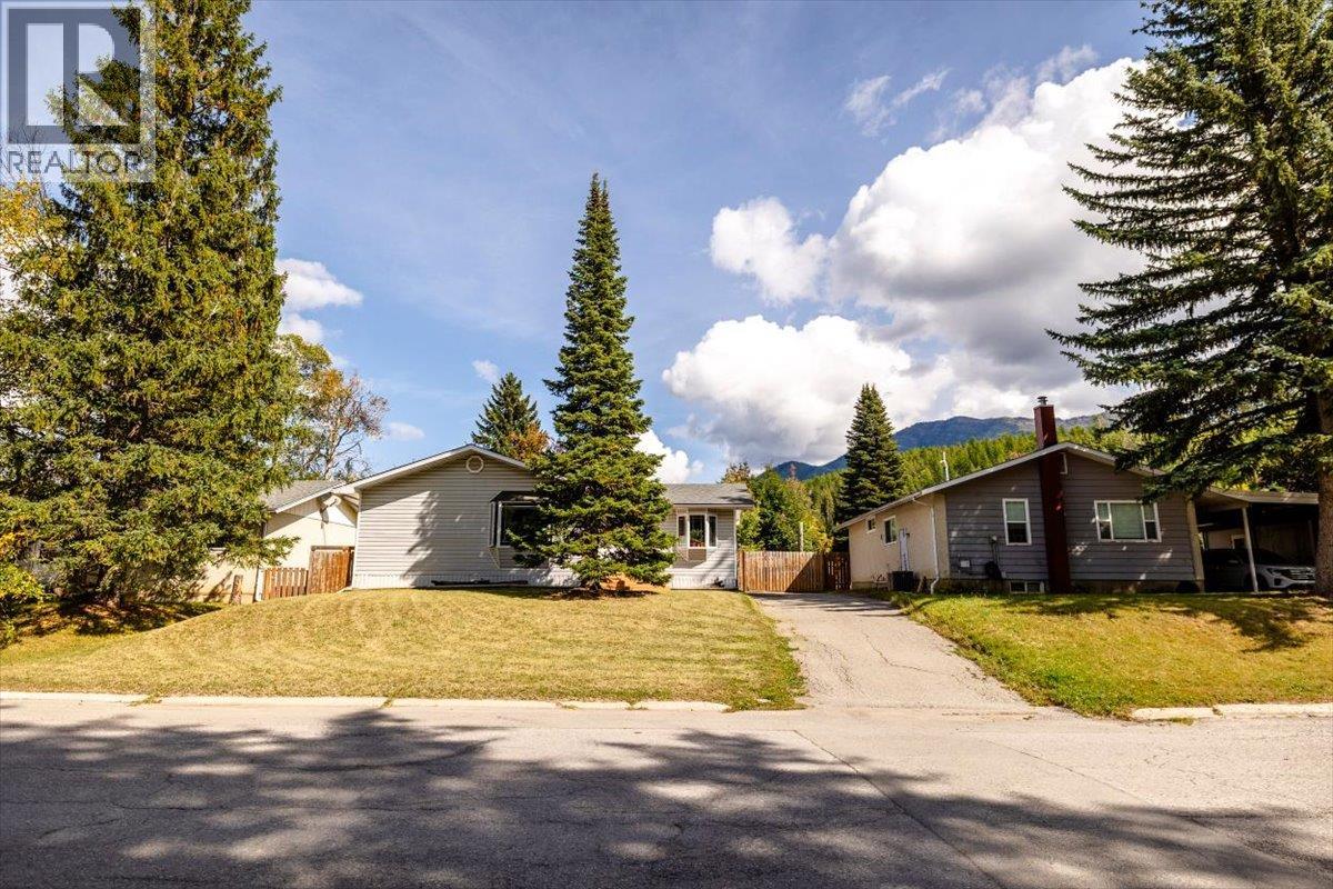4 Ridgemont Avenue, Fernie, British Columbia  V0B 1M2 - Photo 6 - 10400662