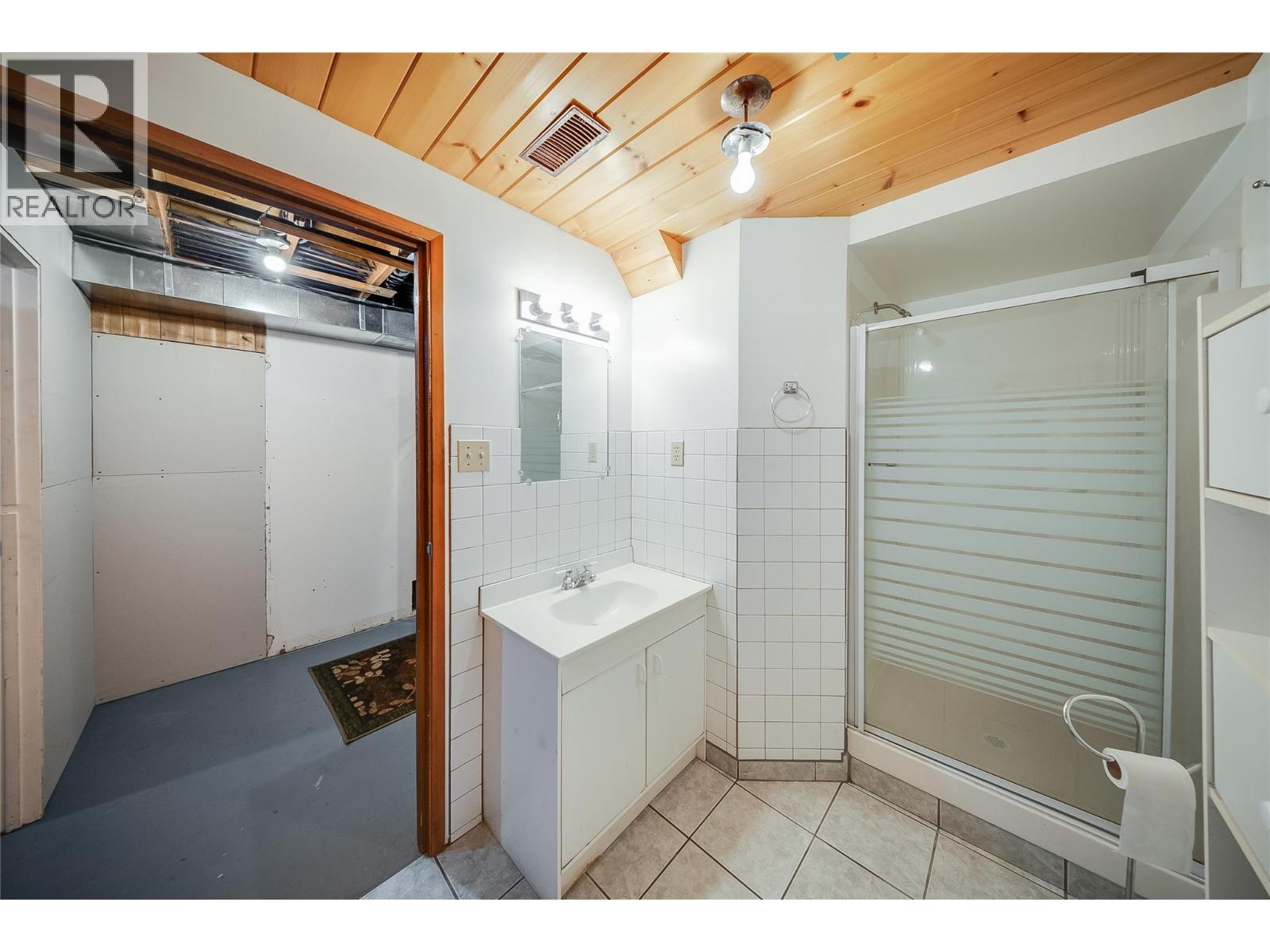 1762 First Street, Fruitvale, British Columbia  V0G 1L0 - Photo 25 - 10400194