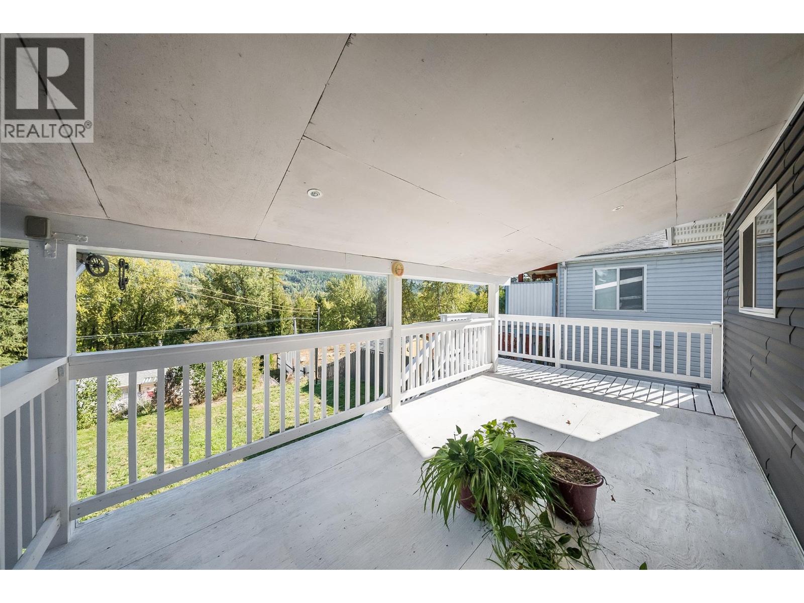 1762 First Street, Fruitvale, British Columbia  V0G 1L0 - Photo 31 - 10400194