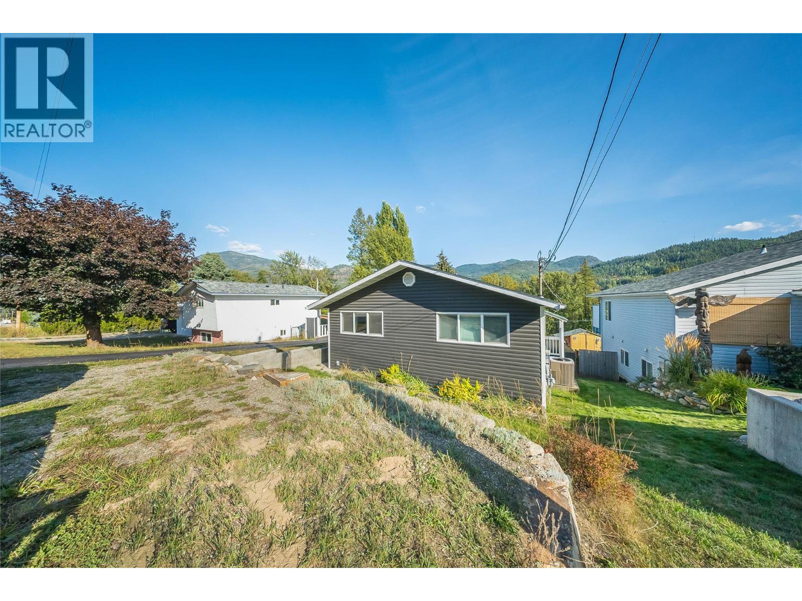 1762 First Street, Fruitvale, British Columbia  V0G 1L0 - Photo 39 - 10400194
