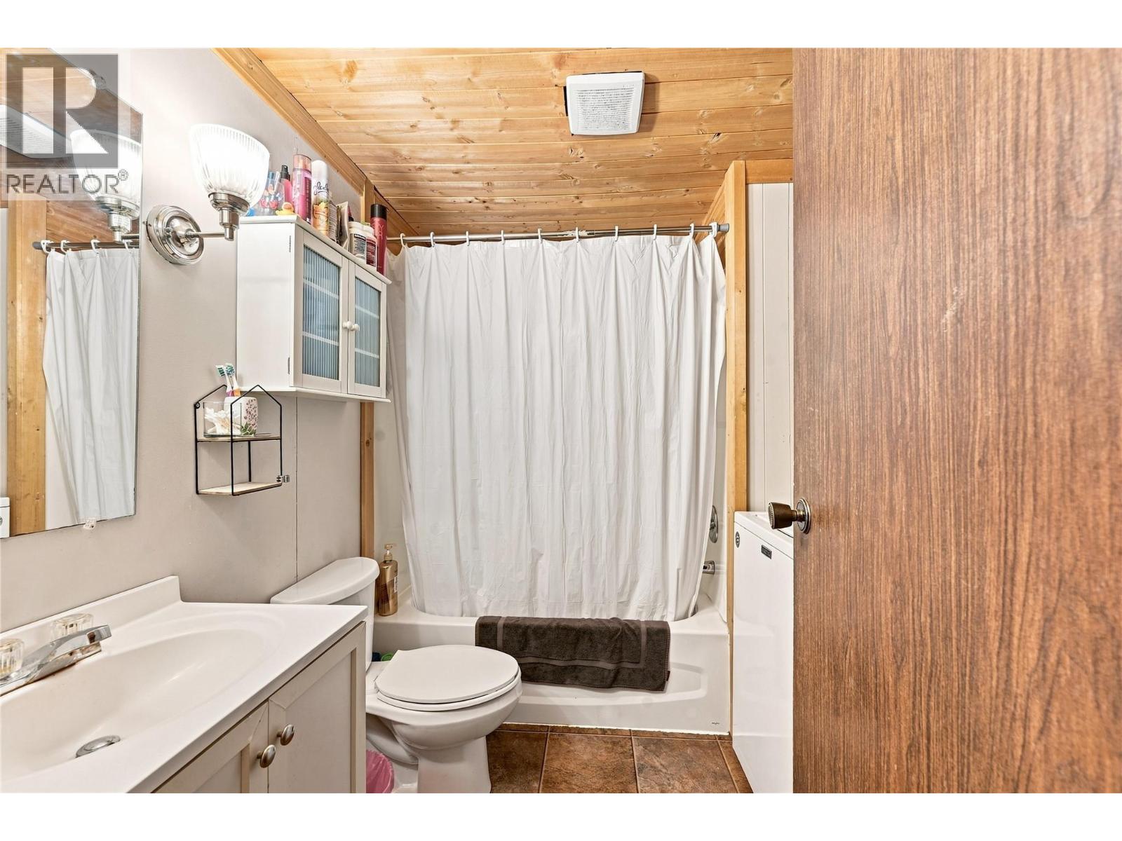 6598 Larch Road, Wasa, British Columbia  V0B 2K0 - Photo 13 - 10399624