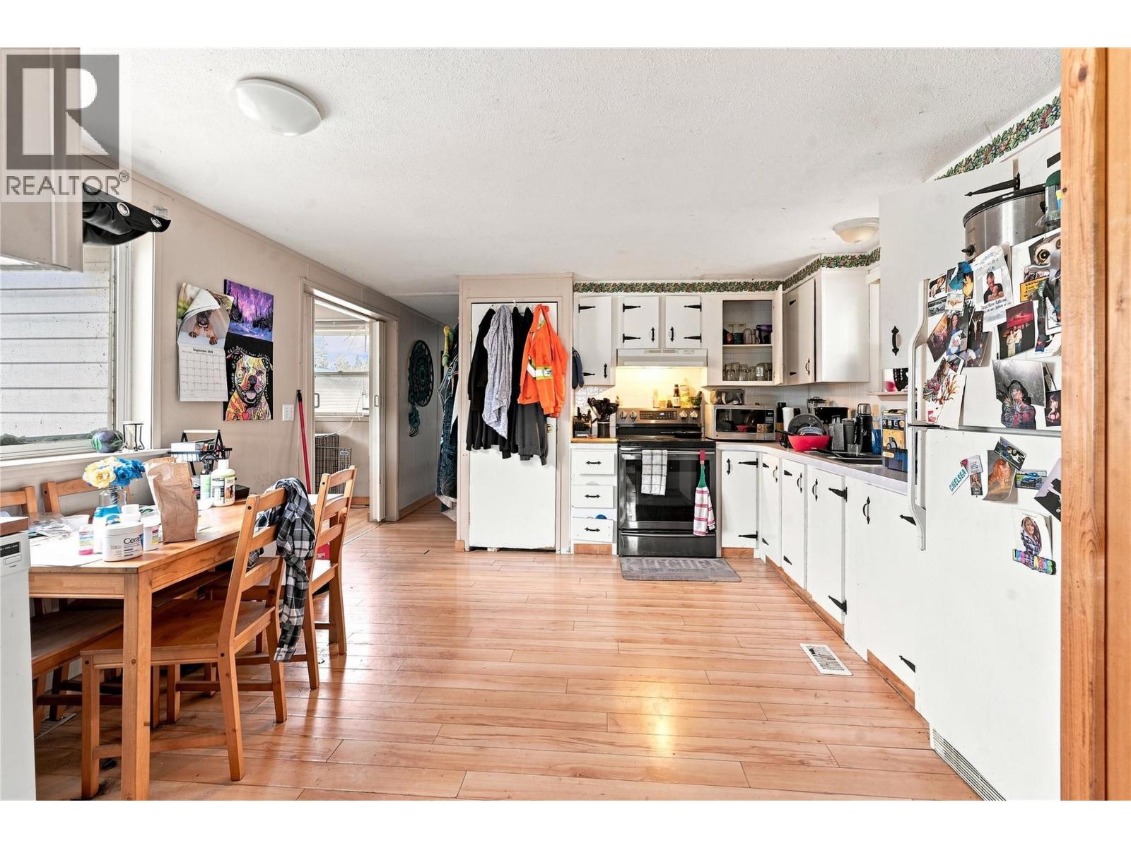 6598 Larch Road, Wasa, British Columbia  V0B 2K0 - Photo 6 - 10399624
