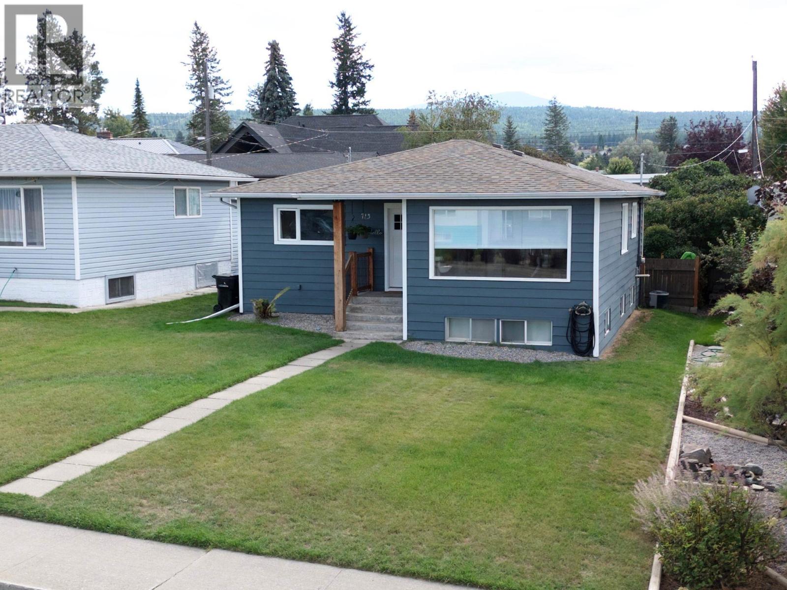 713 7th Street S, Cranbrook, British Columbia  V1C 1N2 - Photo 1 - 10400457