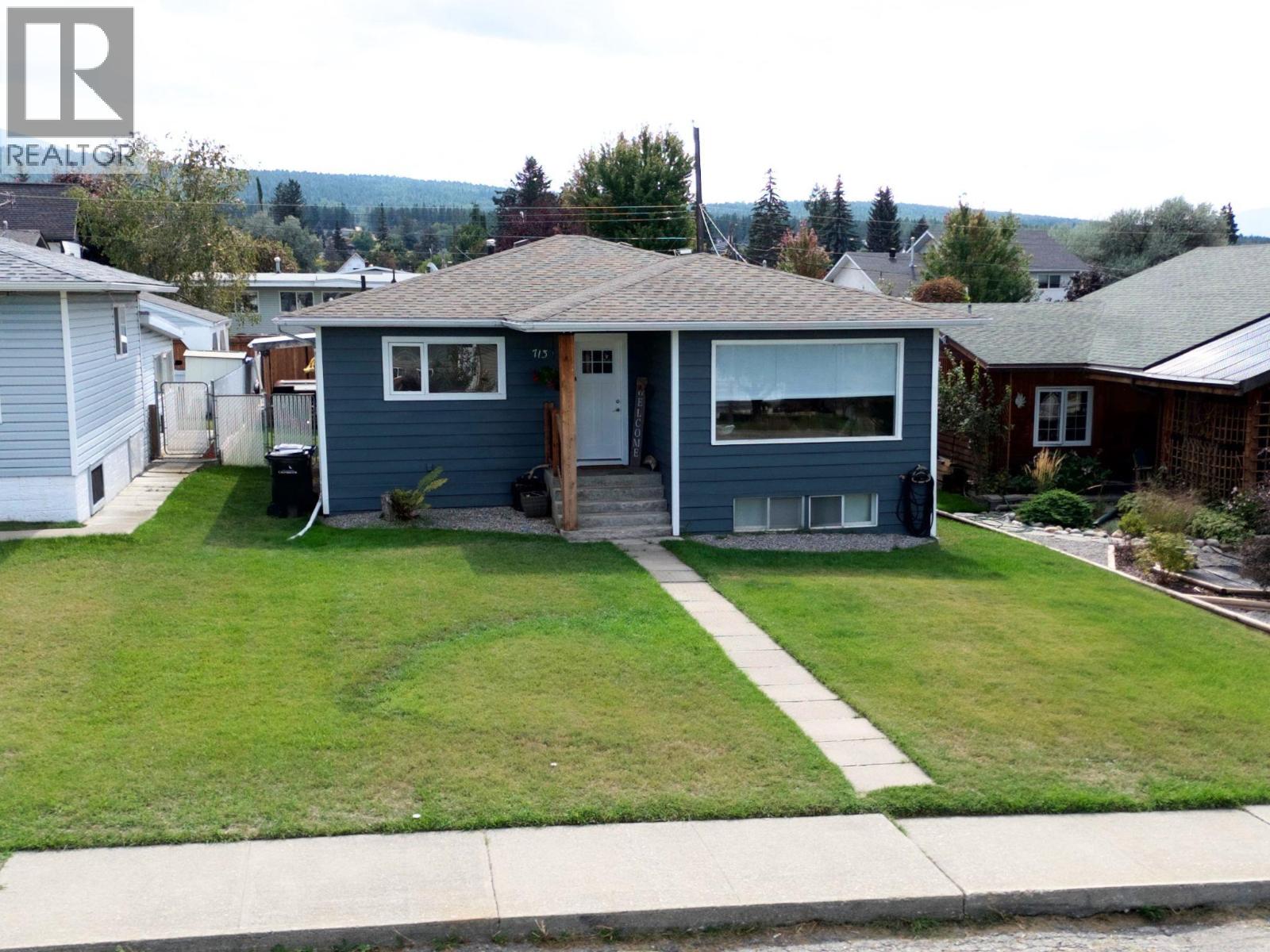 713 7th Street S, Cranbrook, British Columbia  V1C 1N2 - Photo 2 - 10400457
