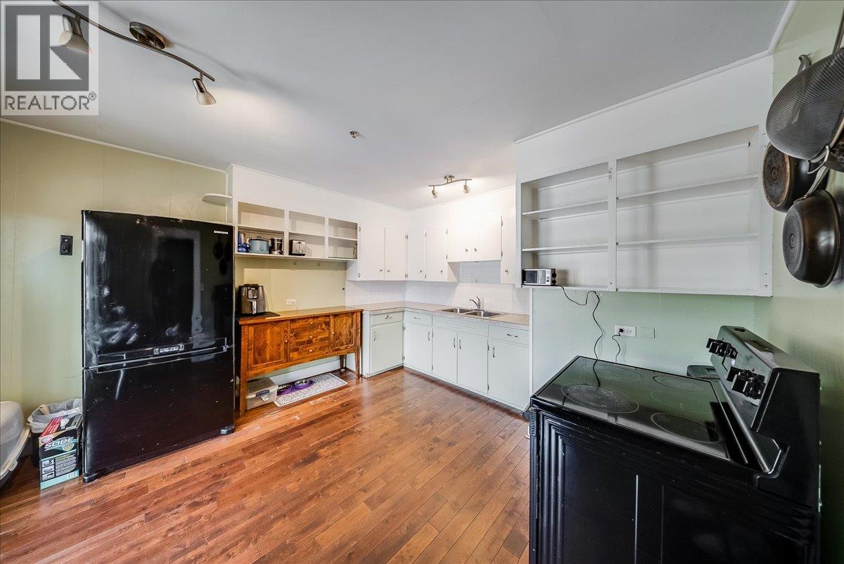 2044 Washington Street Unit# 7, Rossland, British Columbia  V0G 1Y0 - Photo 7 - 10400452