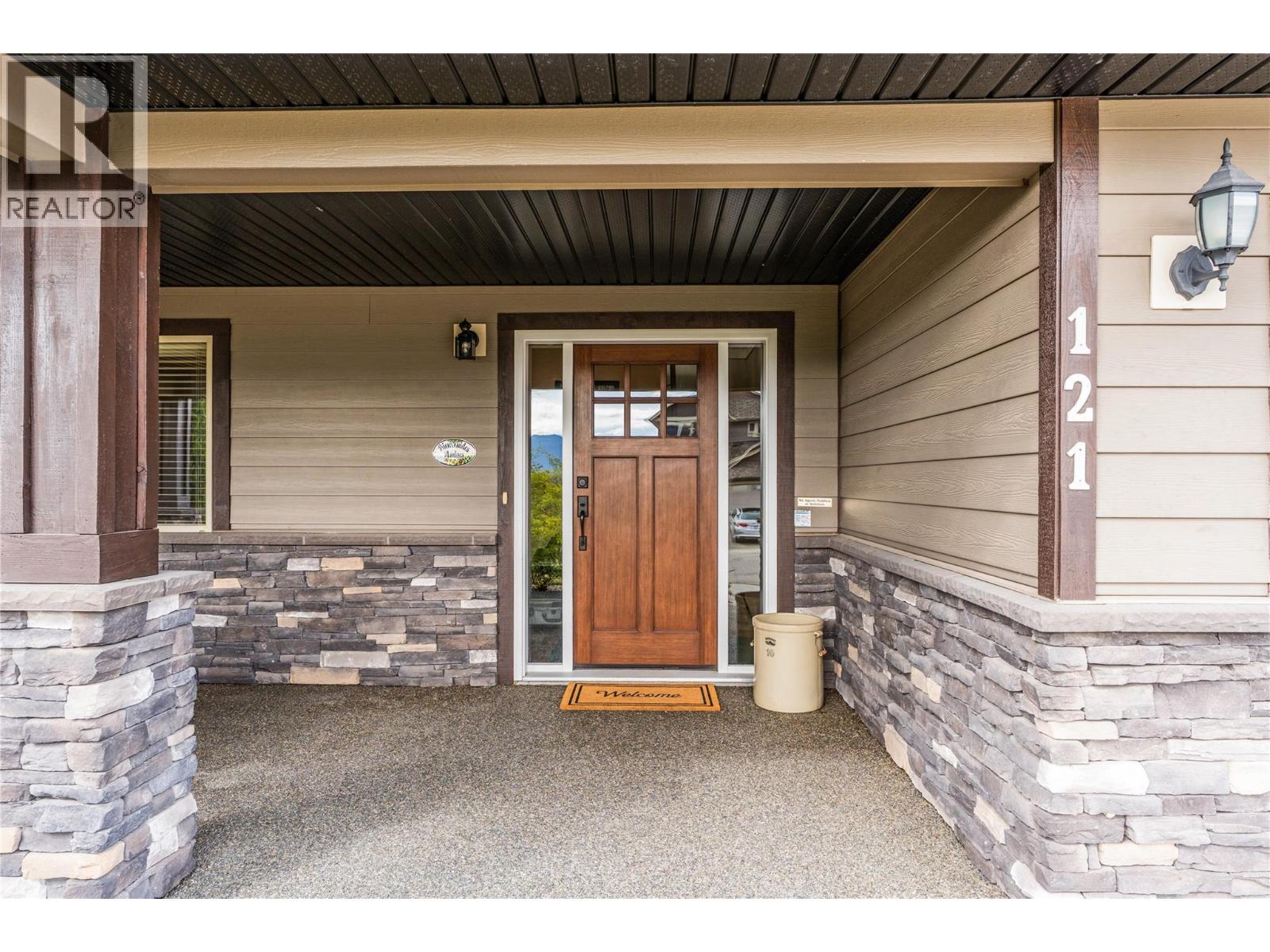 121 Blackcomb Court, Vernon, British Columbia  V1B 4E1 - Photo 3 - 10400686