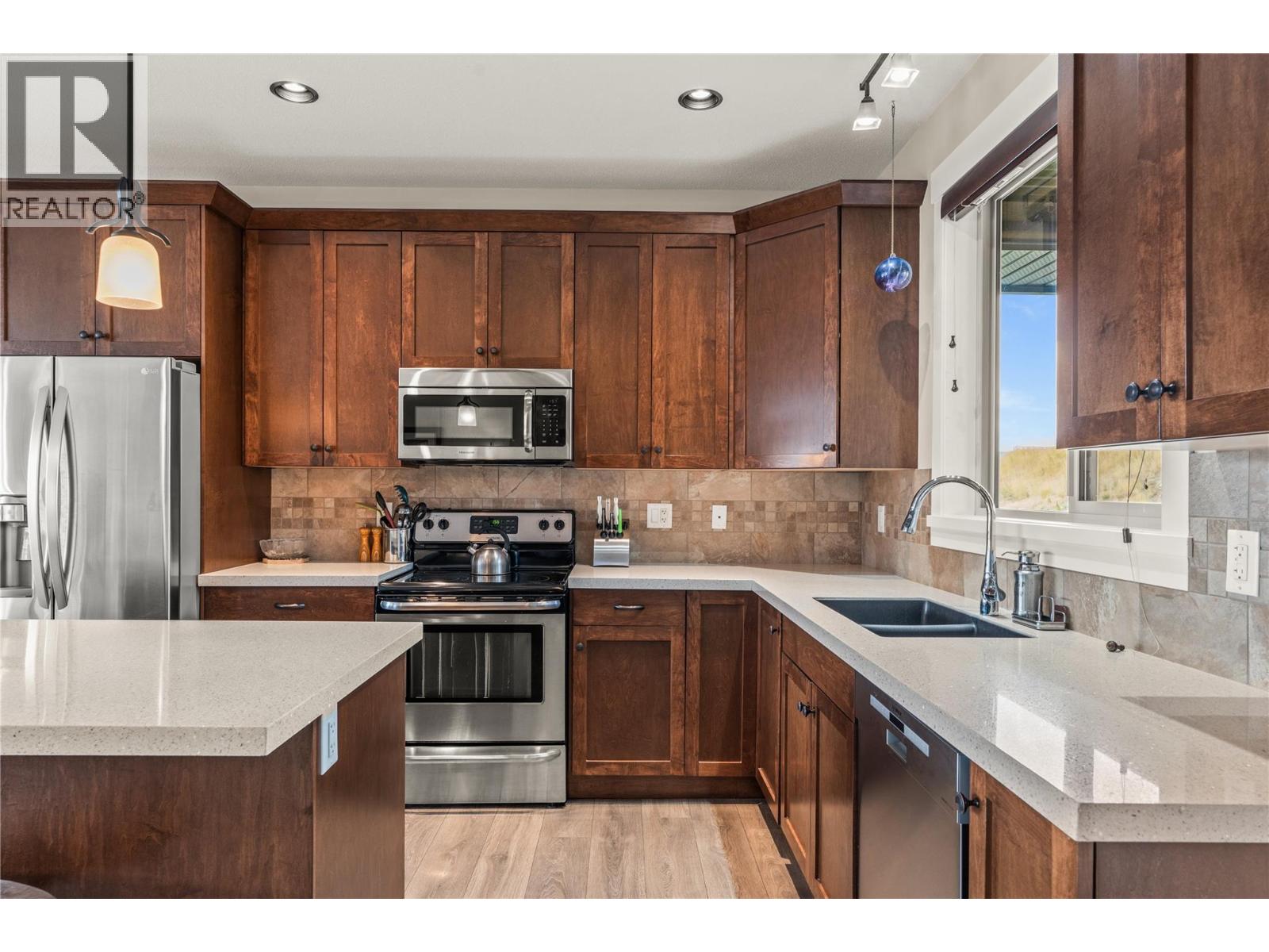 121 Blackcomb Court, Vernon, British Columbia  V1B 4E1 - Photo 7 - 10400686