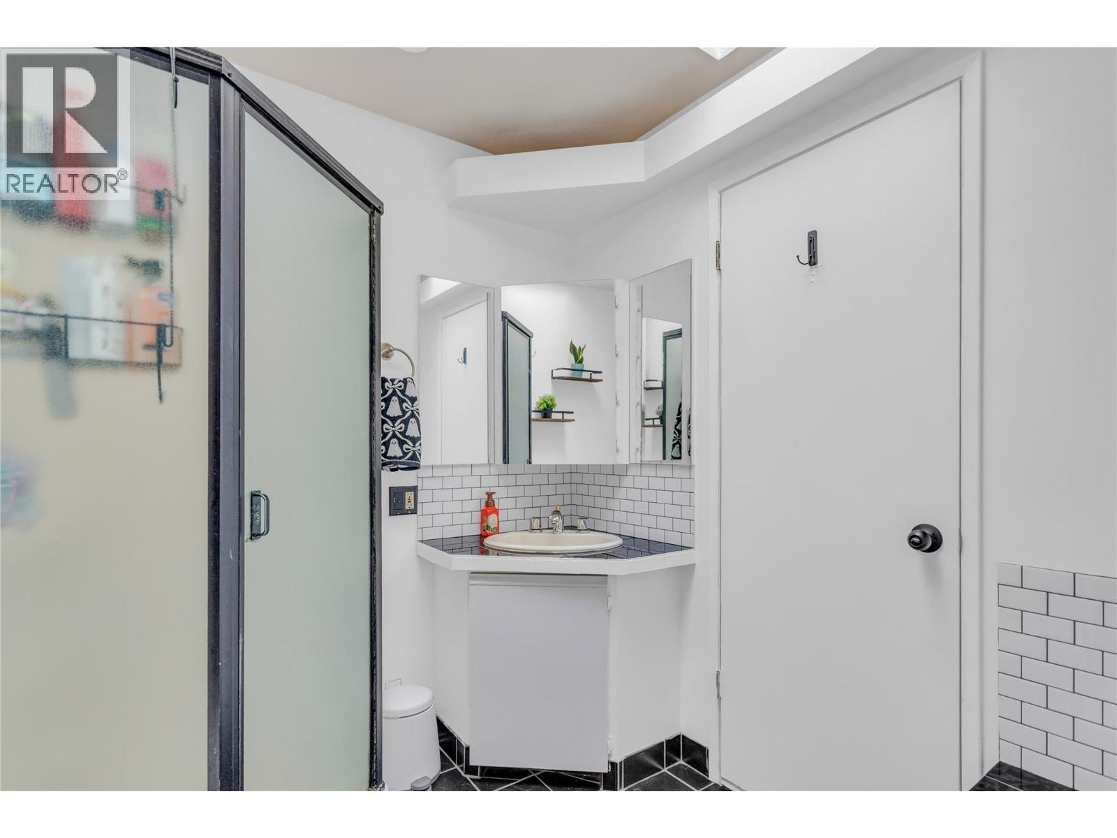 3227 Mciver Road, West Kelowna, British Columbia  V4T 1G1 - Photo 17 - 10400643