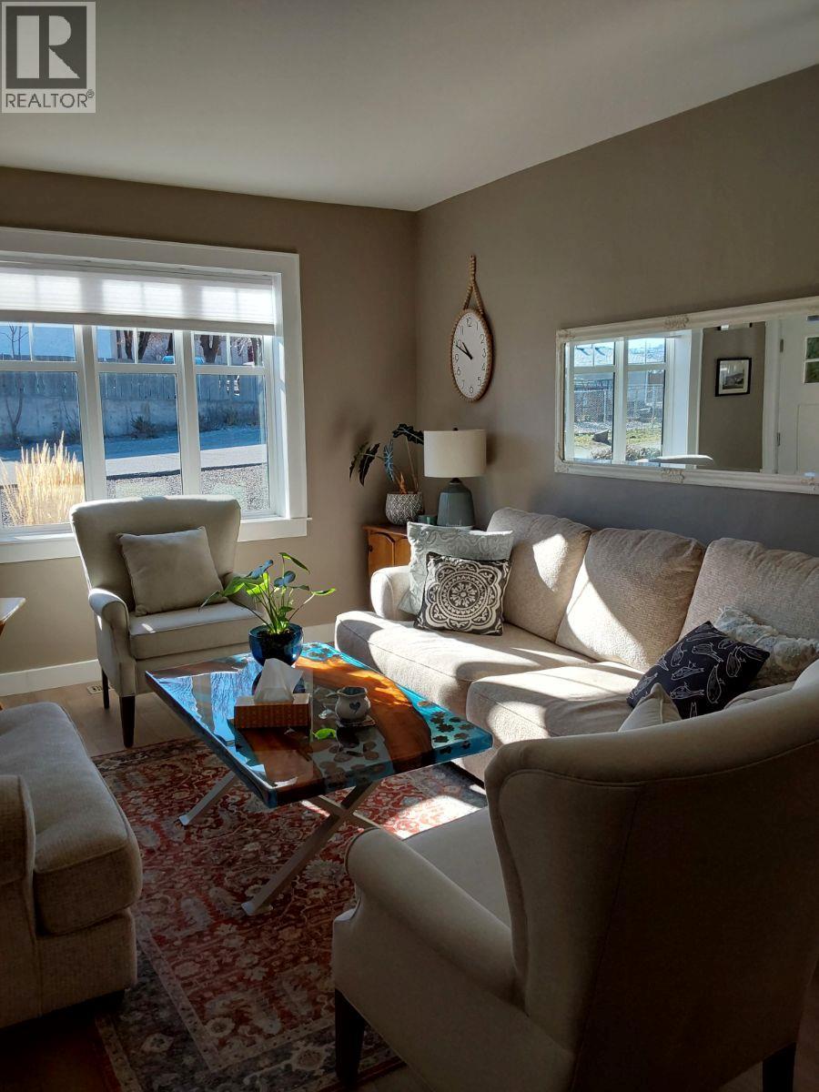 8310 70th Avenue, Osoyoos, British Columbia  V0H 1V7 - Photo 9 - 10400168