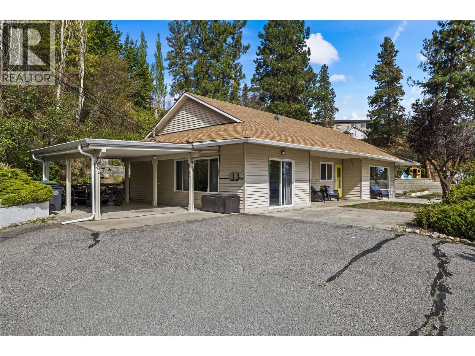 6312 Renfrew Road, Peachland, British Columbia  V0H 1X7 - Photo 2 - 10400763