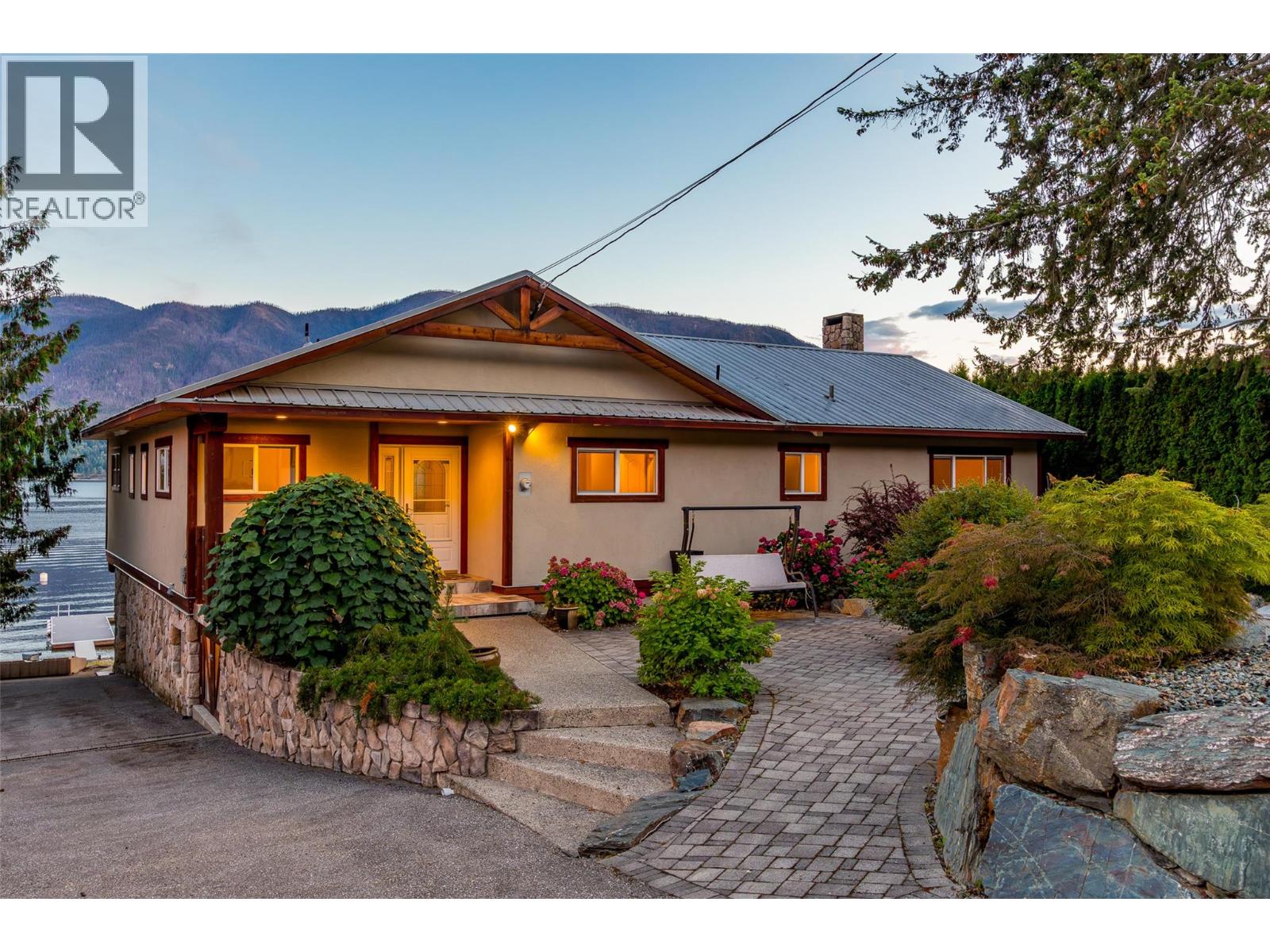 2968 Mabry Road, Lee Creek, British Columbia  V0E 1M4 - Photo 1 - 10400391