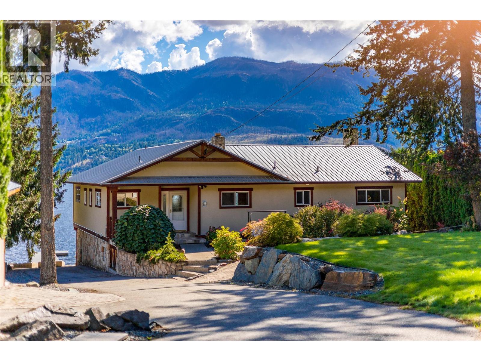 2968 Mabry Road, Lee Creek, British Columbia  V0E 1M4 - Photo 12 - 10400391
