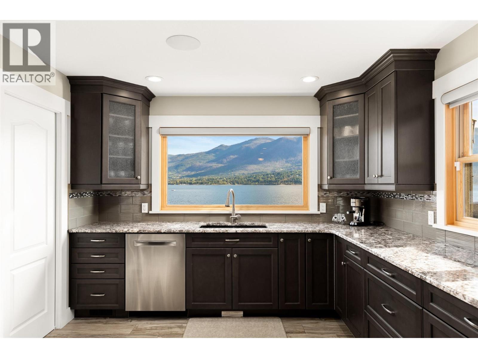 2968 Mabry Road, Lee Creek, British Columbia  V0E 1M4 - Photo 17 - 10400391