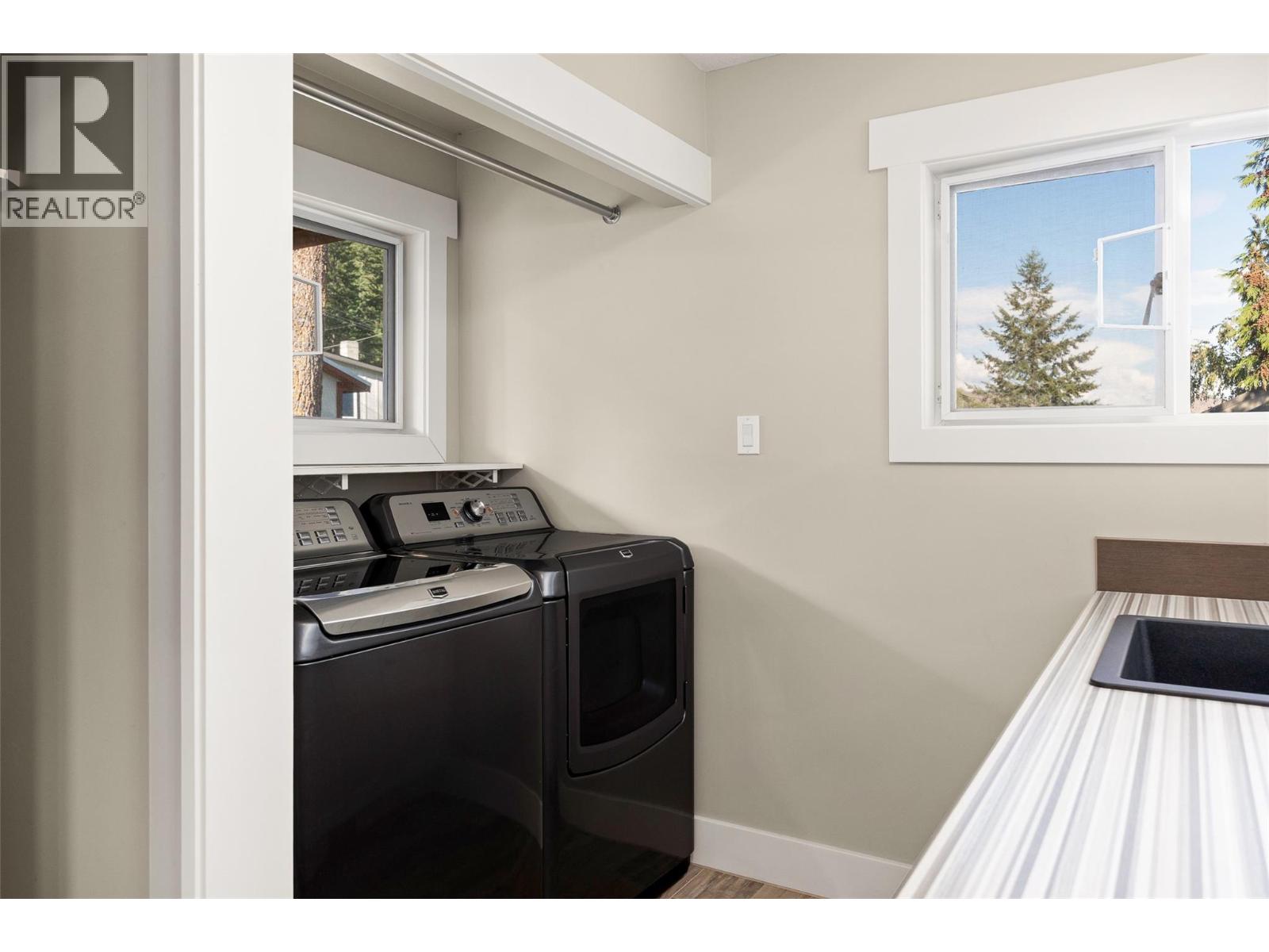 2968 Mabry Road, Lee Creek, British Columbia  V0E 1M4 - Photo 37 - 10400391