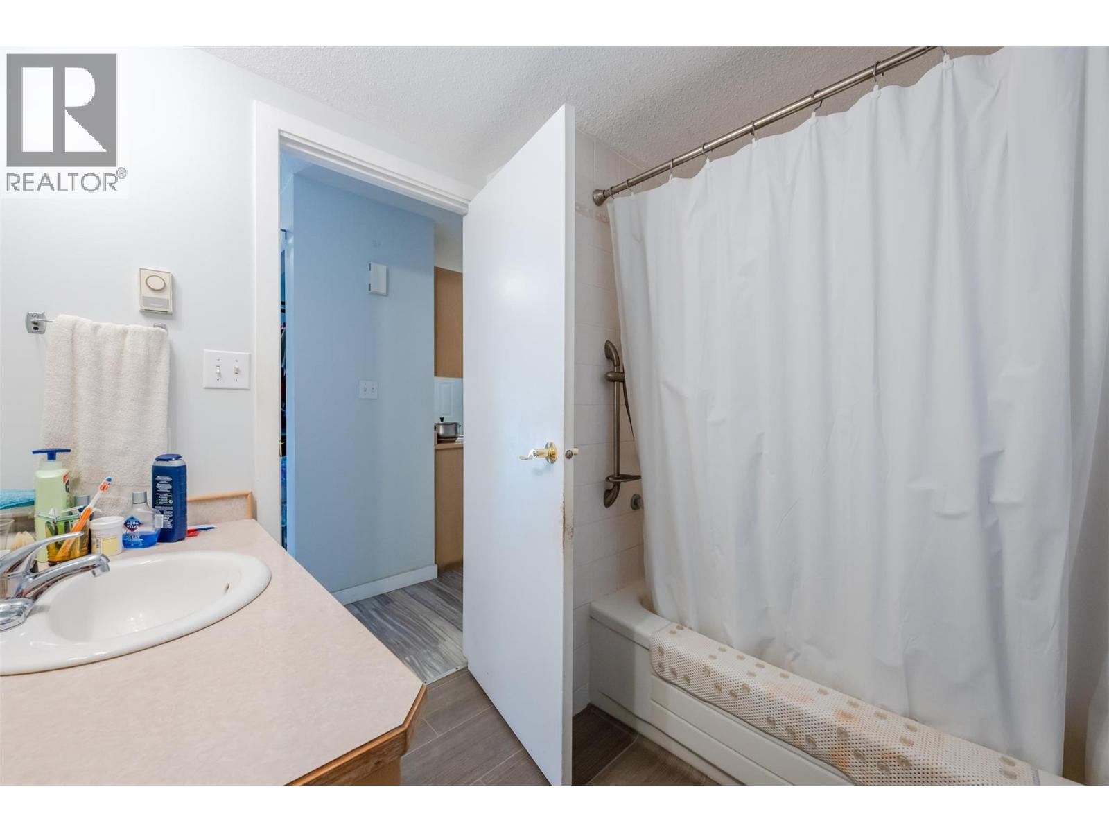 872 Fairview Road Unit# 103, Penticton, British Columbia  V2A 5Y8 - Photo 5 - 10400850