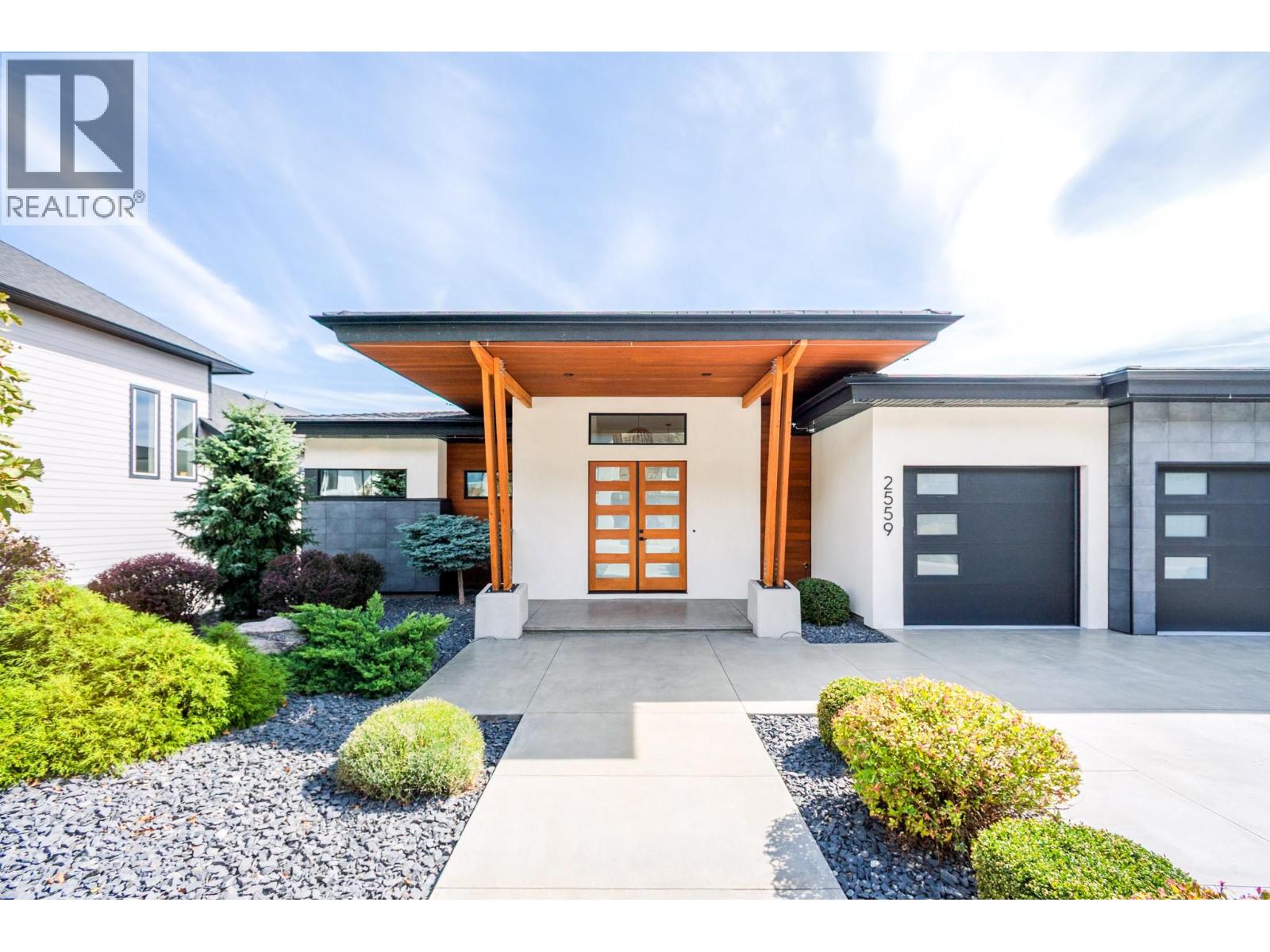 2559 Crown Crest Drive, West Kelowna, British Columbia  V4T 3M6 - Photo 2 - 10400783