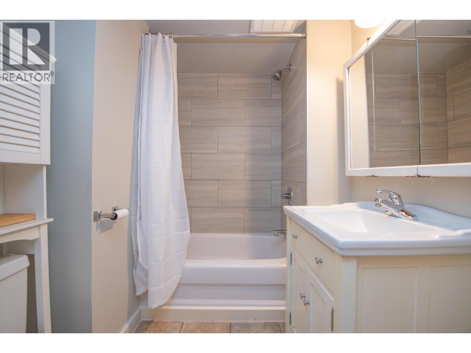 12005 Kalamalka Road, Coldstream, British Columbia  V1B 1M3 - Photo 32 - 10400419