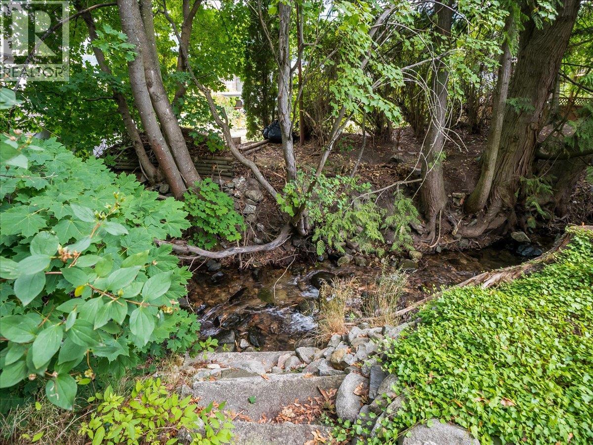 908 Fifth Street, Nelson, British Columbia  V1L 2X8 - Photo 11 - 10400852