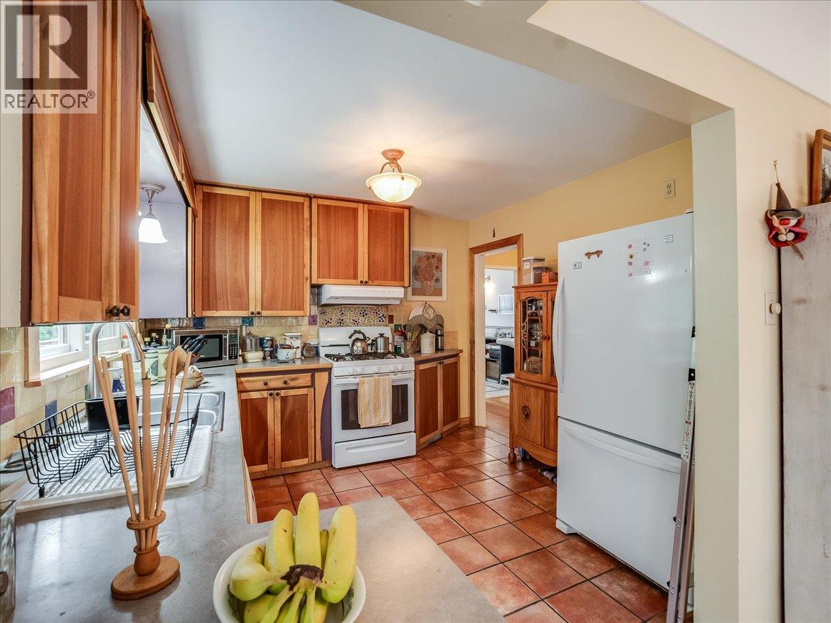 908 Fifth Street, Nelson, British Columbia  V1L 2X8 - Photo 23 - 10400852