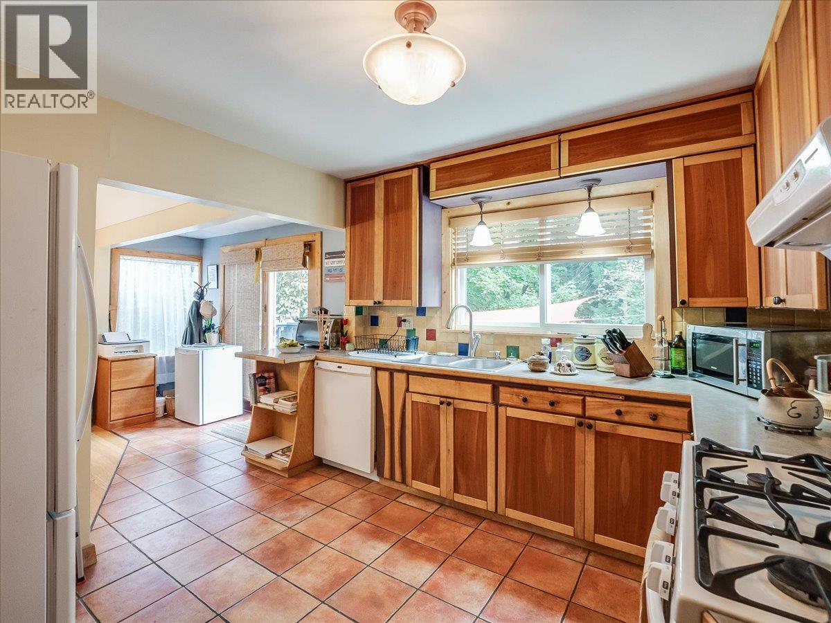 908 Fifth Street, Nelson, British Columbia  V1L 2X8 - Photo 24 - 10400852