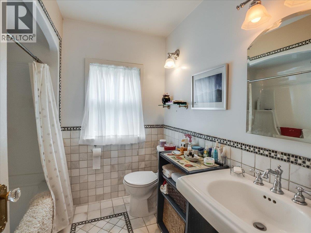 908 Fifth Street, Nelson, British Columbia  V1L 2X8 - Photo 28 - 10400852