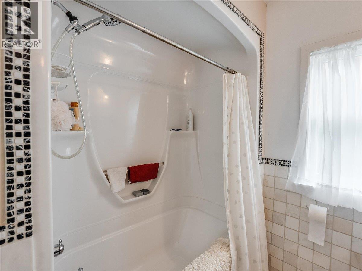 908 Fifth Street, Nelson, British Columbia  V1L 2X8 - Photo 29 - 10400852
