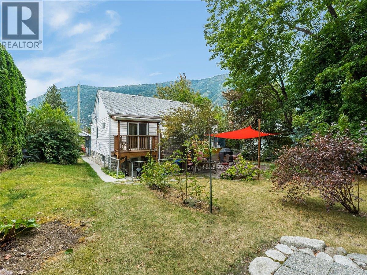 908 Fifth Street, Nelson, British Columbia  V1L 2X8 - Photo 8 - 10400852