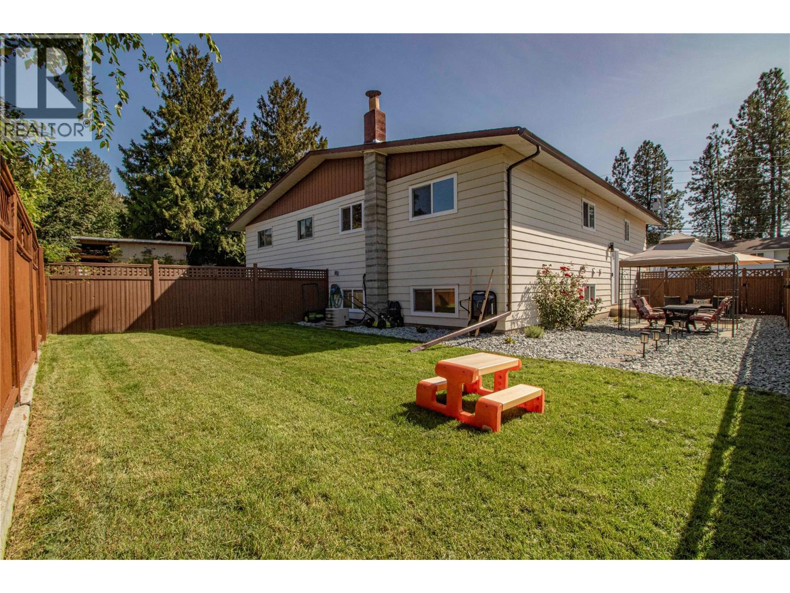 1605 Carmi Avenue, Penticton, British Columbia  V2A 6Y1 - Photo 2 - 10400683